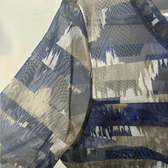 Abstract Pattern Long Sleeve Mesh Top - Picture 2 of 3